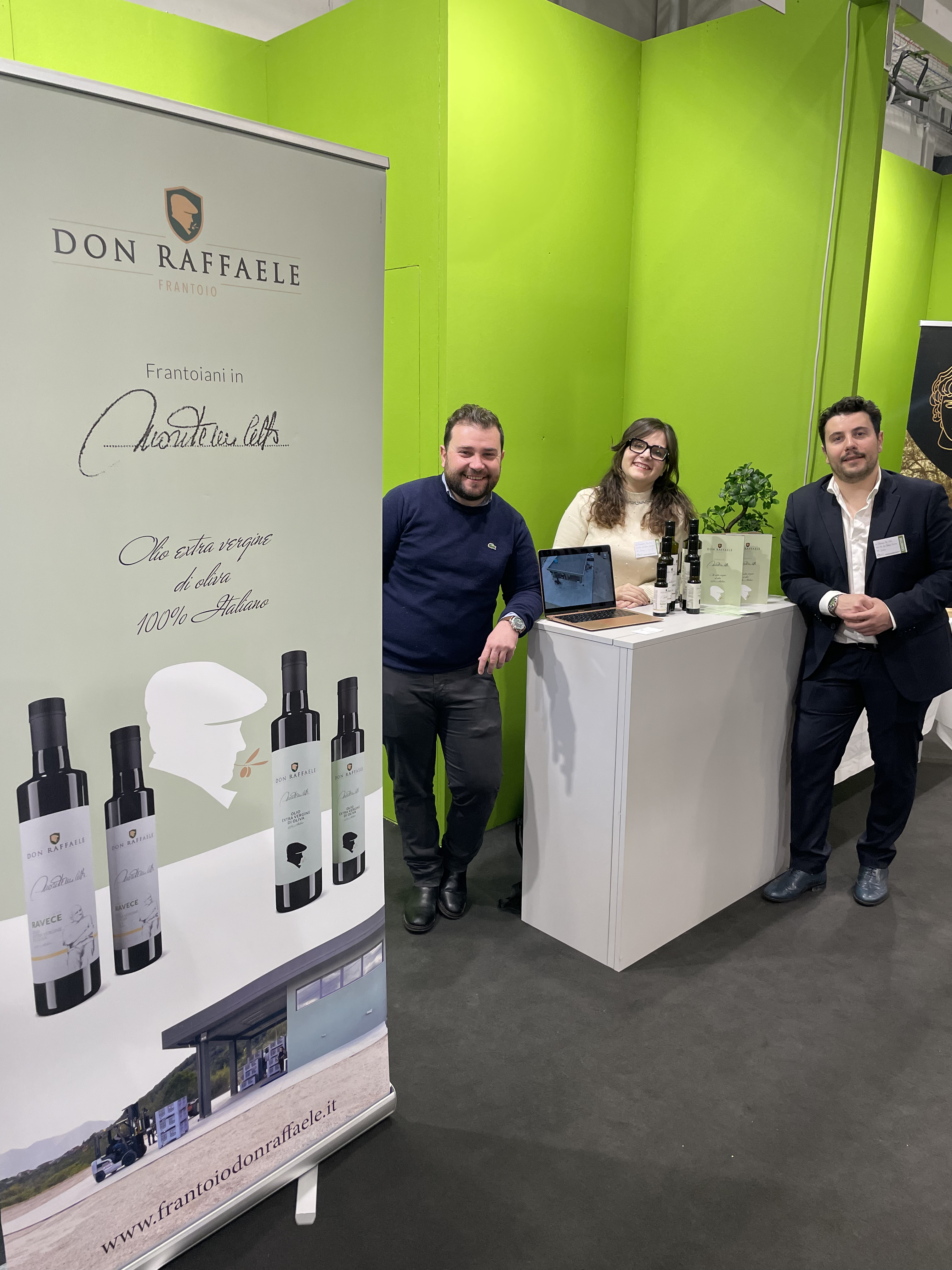 Il padiglione del Frantoio Don Raffaele a una fiera di settore